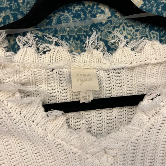 White frayed roan and Ryan sweater - Picture 2 of 2